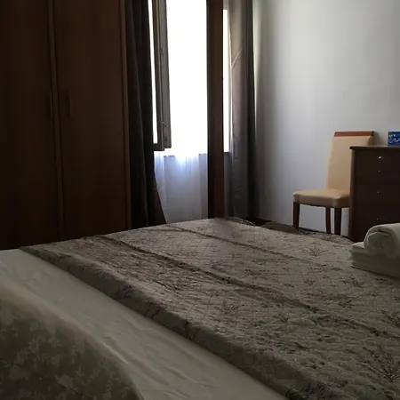 'one Tree' Apartment, Old Town Apartment